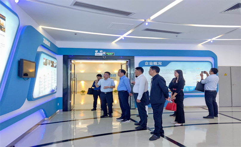 贵州省铜仁市政协党组书记、主席肖洪等一行领导莅临优游国际bu8参观交流